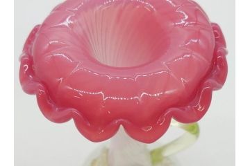 西洋アンティーク　ヴァセリンガラス　ウラン　繊細で華やかな装飾が目を惹く花瓶(花器、花入、フラワーベース、ワセリンガラス、木箱付き)(R061964)