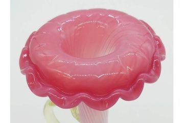 西洋アンティーク　ヴァセリンガラス　ウラン　繊細で華やかな装飾が目を惹く花瓶(花器、花入、フラワーベース、ワセリンガラス、木箱付き)(R061964)