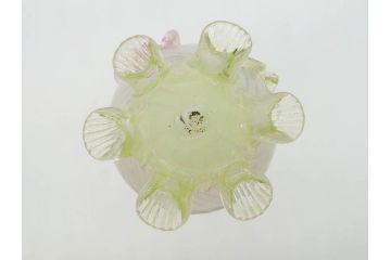 西洋アンティーク　ヴァセリンガラス　ウラン　繊細で華やかな装飾が目を惹く花瓶(花器、花入、フラワーベース、ワセリンガラス、木箱付き)(R061964)