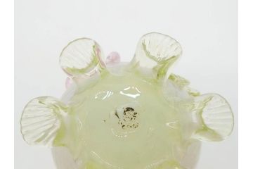 西洋アンティーク　ヴァセリンガラス　ウラン　繊細で華やかな装飾が目を惹く花瓶(花器、花入、フラワーベース、ワセリンガラス、木箱付き)(R061964)