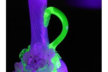 西洋アンティーク　ヴァセリンガラス　ウラン　繊細で華やかな装飾が目を惹く花瓶(花器、花入、フラワーベース、ワセリンガラス、木箱付き)(R061964)