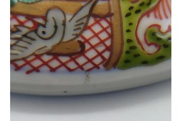 明治期　伊万里　色絵　金襴手　角冨　松鶴図　色彩鮮やかな吉祥図が目を引く蓋付き4寸(約12cm)碗&5寸(約15cm)深皿&3寸(約9cm)湯呑み3点セット(四寸、五寸、三寸、角富、向付、蕎麦猪口、和食器、和皿)(R-061968)