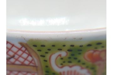 明治期　伊万里　色絵　金襴手　角冨　松鶴図　色彩鮮やかな吉祥図が目を引く蓋付き4寸(約12cm)碗&5寸(約15cm)深皿&3寸(約9cm)湯呑み3点セット(四寸、五寸、三寸、角富、向付、蕎麦猪口、和食器、和皿)(R-061968)