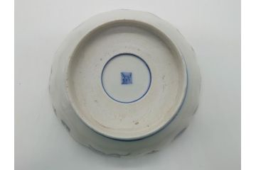 明治期　伊万里　色絵　金襴手　角冨　松鶴図　色彩鮮やかな吉祥図が目を引く蓋付き4寸(約12cm)碗&5寸(約15cm)深皿&3寸(約9cm)湯呑み3点セット(四寸、五寸、三寸、角富、向付、蕎麦猪口、和食器、和皿)(R-061968)
