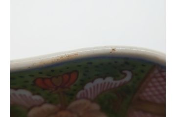 明治期　伊万里　色絵　金襴手　角冨　松鶴図　色彩鮮やかな吉祥図が目を引く蓋付き4寸(約12cm)碗&5寸(約15cm)深皿&3寸(約9cm)湯呑み3点セット(四寸、五寸、三寸、角富、向付、蕎麦猪口、和食器、和皿)(R-061968)