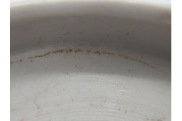 明治期　伊万里　色絵　金襴手　角冨　松鶴図　色彩鮮やかな吉祥図が目を引く蓋付き4寸(約12cm)碗&5寸(約15cm)深皿&3寸(約9cm)湯呑み3点セット(四寸、五寸、三寸、角富、向付、蕎麦猪口、和食器、和皿)(R-061968)
