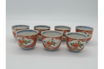 幕末〜明治　伊万里　色絵　染付　角富　牡丹文　食卓に華やかな彩りをもたらす猪口7客セット(和食器、雷紋、角冨)(R-061969)