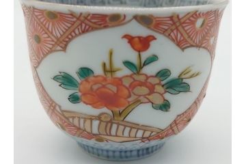 幕末〜明治　伊万里　色絵　染付　角富　牡丹文　食卓に華やかな彩りをもたらす猪口7客セット(和食器、雷紋、角冨)(R-061969)
