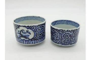 江戸期　染付　梅文　蛸唐草　職人による丁寧な絵付けに魅了される猪口(大・小)2客セット(松竹梅、和食器)(R-061970)
