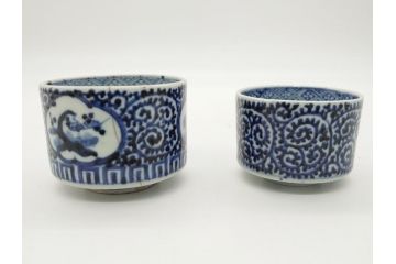 江戸期　染付　梅文　蛸唐草　職人による丁寧な絵付けに魅了される猪口(大・小)2客セット(松竹梅、和食器)(R-061970)