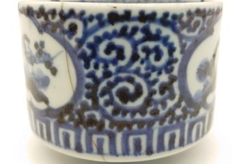 江戸期　染付　梅文　蛸唐草　職人による丁寧な絵付けに魅了される猪口(大・小)2客セット(松竹梅、和食器)(R-061970)