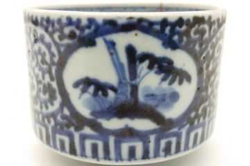 江戸期　染付　梅文　蛸唐草　職人による丁寧な絵付けに魅了される猪口(大・小)2客セット(松竹梅、和食器)(R-061970)