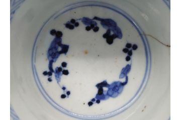 江戸期　染付　梅文　蛸唐草　職人による丁寧な絵付けに魅了される猪口(大・小)2客セット(松竹梅、和食器)(R-061970)