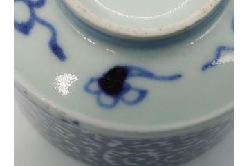 江戸期　染付　梅文　蛸唐草　職人による丁寧な絵付けに魅了される猪口(大・小)2客セット(松竹梅、和食器)(R-061970)