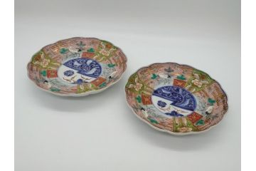 明治期　伊万里　色絵　金襴手　角冨　松鶴図　色彩鮮やかな吉祥図が目を引く皿(大8寸　約24cm・小7寸　約21.5cm)2枚セット(八寸、七寸、角富、和食器、和皿)(R-061971)