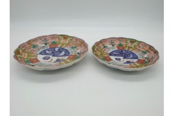 明治期　伊万里　色絵　金襴手　角冨　松鶴図　色彩鮮やかな吉祥図が目を引く皿(大8寸　約24cm・小7寸　約21.5cm)2枚セット(八寸、七寸、角富、和食器、和皿)(R-061971)