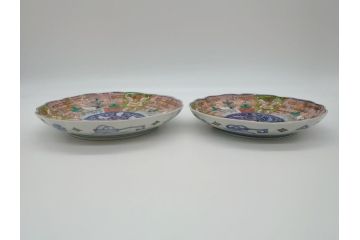 明治期　伊万里　色絵　金襴手　角冨　松鶴図　色彩鮮やかな吉祥図が目を引く皿(大8寸　約24cm・小7寸　約21.5cm)2枚セット(八寸、七寸、角富、和食器、和皿)(R-061971)
