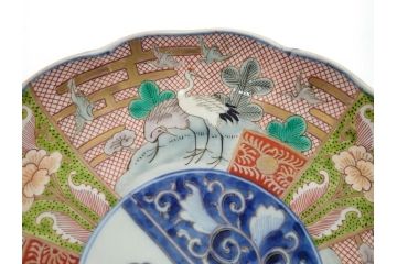 明治期　伊万里　色絵　金襴手　角冨　松鶴図　色彩鮮やかな吉祥図が目を引く皿(大8寸　約24cm・小7寸　約21.5cm)2枚セット(八寸、七寸、角富、和食器、和皿)(R-061971)