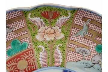 明治期　伊万里　色絵　金襴手　角冨　松鶴図　色彩鮮やかな吉祥図が目を引く皿(大8寸　約24cm・小7寸　約21.5cm)2枚セット(八寸、七寸、角富、和食器、和皿)(R-061971)