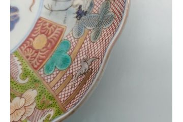 明治期　伊万里　色絵　金襴手　角冨　松鶴図　色彩鮮やかな吉祥図が目を引く皿(大8寸　約24cm・小7寸　約21.5cm)2枚セット(八寸、七寸、角富、和食器、和皿)(R-061971)