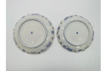 明治期　伊万里　色絵　金襴手　角冨　松鶴図　色彩鮮やかな吉祥図が目を引く皿(大8寸　約24cm・小7寸　約21.5cm)2枚セット(八寸、七寸、角富、和食器、和皿)(R-061971)