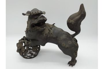 古銅　玉獅子　香炉　勇ましく異彩を放つ表情に惹きつけられる獅子の置物(中国?、仏具、インテリア、ディスプレイ)(R-061977)