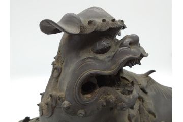 古銅　玉獅子　香炉　勇ましく異彩を放つ表情に惹きつけられる獅子の置物(中国?、仏具、インテリア、ディスプレイ)(R-061977)