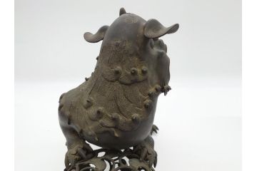 古銅　玉獅子　香炉　勇ましく異彩を放つ表情に惹きつけられる獅子の置物(中国?、仏具、インテリア、ディスプレイ)(R-061977)