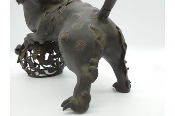 古銅　玉獅子　香炉　勇ましく異彩を放つ表情に惹きつけられる獅子の置物(中国?、仏具、インテリア、ディスプレイ)(R-061977)