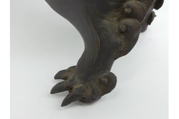古銅　玉獅子　香炉　勇ましく異彩を放つ表情に惹きつけられる獅子の置物(中国?、仏具、インテリア、ディスプレイ)(R-061977)