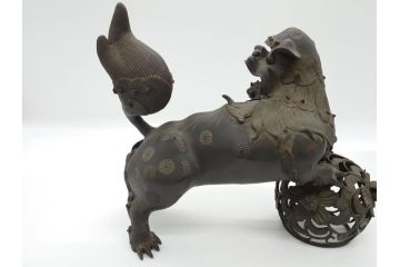 古銅　玉獅子　香炉　勇ましく異彩を放つ表情に惹きつけられる獅子の置物(中国?、仏具、インテリア、ディスプレイ)(R-061977)