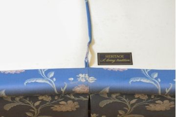 中古　DREXEL HERITAGE(ドレクセルヘリテイジ)　エレガントなデザインとクラシカルな柄が目を惹く三人掛けソファ(3人掛け、3P、トリプルソファ)(R-061985)