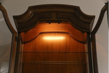 中古　DREXEL HERITAGE(ドレクセルヘリテイジ)　クラシカルな佇まいが魅力のキュリオケース(飾り棚、ガラスケース、ショーケース、キャビネット、陳列棚)(定価約62万円)(R-061986)