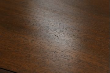 中古　DREXEL HERITAGE(ドレクセルヘリテイジ)　Triune(トライユン)　マホガニー材　上品な佇まいが魅力のナイトテーブル(サイドテーブル、収納棚、戸棚、サイドキャビネット)(R-061991)