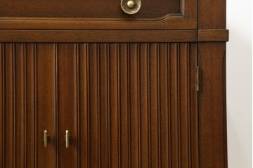 中古　DREXEL HERITAGE(ドレクセルヘリテイジ)　Triune(トライユン)　マホガニー材　上品な佇まいが魅力のナイトテーブル(サイドテーブル、収納棚、戸棚、サイドキャビネット)(R-061991)