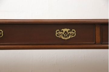 中古　美品　スペイン高級家具　トーマスカバレロ(TOMAS CABALLERO)　クラシカルな佇まいが美しいレザートップデスク(ワークデスク、在宅用、在宅ワーク)(R-061993)