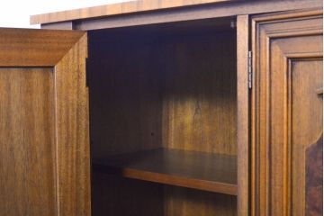 中古　DREXEL HERITAGE(ドレクセルヘリテイジ)　FRANCESCA(フランチェスカ)　マホガニー材　クラシカルな佇まいが美しいサイドボード(クレデンザ、クリデンザ、収納棚、戸棚、サイドキャビネット、リビングボード)(R-061994)