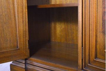 中古　DREXEL HERITAGE(ドレクセルヘリテイジ)　FRANCESCA(フランチェスカ)　マホガニー材　クラシカルな佇まいが美しいサイドボード(クレデンザ、クリデンザ、収納棚、戸棚、サイドキャビネット、リビングボード)(R-061994)