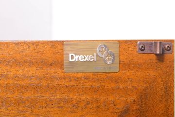 中古　DREXEL HERITAGE(ドレクセルヘリテイジ)　FRANCESCA(フランチェスカ)　マホガニー材　クラシカルな佇まいが美しいサイドボード(クレデンザ、クリデンザ、収納棚、戸棚、サイドキャビネット、リビングボード)(R-061994)
