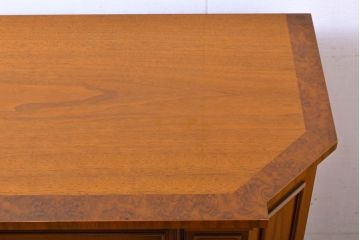 中古　DREXEL HERITAGE(ドレクセルヘリテイジ)　FRANCESCA(フランチェスカ)　マホガニー材　クラシカルな佇まいが美しいサイドボード(クレデンザ、クリデンザ、収納棚、戸棚、サイドキャビネット、リビングボード)(R-061994)