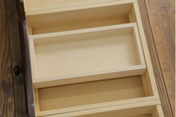 和製ビンテージ　北海道民芸家具　HM161K　美しい木肌とシックな佇まいが魅力的な食器棚(収納棚、戸棚、カップボード、キャビネット、飾り棚、ヴィンテージ)(R-061995)