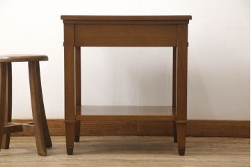 中古　DREXEL HERITAGE(ドレクセルヘリテイジ)　品のある佇まいが美しいサイドテーブル(電話台、飾り台、ナイトテーブル、コンソールテーブル)(R-061998)