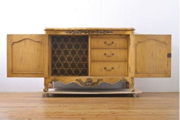 中古　美品　MAITLAND-SMITH(メートランドスミス)　籐編みデザインが目を惹くヨーロピアンなサーバー(ワインラック、サイドボード、サービス台、収納棚、戸棚、サイドキャビネット)(定価約140万円)(R-061999)