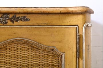 中古　美品　MAITLAND-SMITH(メートランドスミス)　籐編みデザインが目を惹くヨーロピアンなサーバー(ワインラック、サイドボード、サービス台、収納棚、戸棚、サイドキャビネット)(定価約140万円)(R-061999)