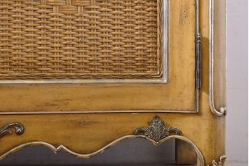中古　美品　MAITLAND-SMITH(メートランドスミス)　籐編みデザインが目を惹くヨーロピアンなサーバー(ワインラック、サイドボード、サービス台、収納棚、戸棚、サイドキャビネット)(定価約140万円)(R-061999)