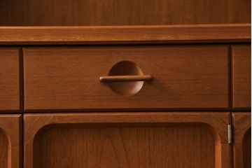 和製ビンテージ　日田工芸　マキシムシリーズ　絶版品　チーク材　ローズウッド材　北欧スタイルやナチュラルテイストのお部屋におすすめの食器棚(収納棚、戸棚、飾り棚、カップボード、キャビネット、引き出し、ヴィンテージ)(R-062004)
