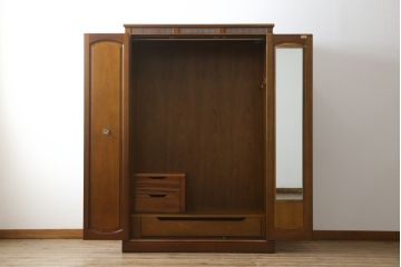 中古　DREXEL HERITAGE(ドレクセルヘリテイジ)　Triune(トライユン)シリーズ　マホガニー材の木肌が美しいワードローブ(キャビネット、収納棚、戸棚、洋服タンス)(定価約90万円)(R-062005)