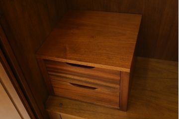 中古　DREXEL HERITAGE(ドレクセルヘリテイジ)　Triune(トライユン)シリーズ　マホガニー材の木肌が美しいワードローブ(キャビネット、収納棚、戸棚、洋服タンス)(定価約90万円)(R-062005)