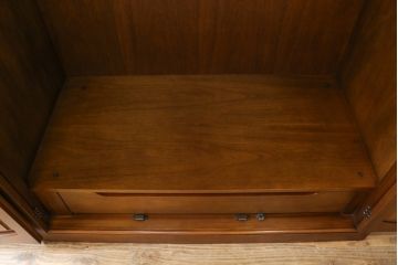 中古　DREXEL HERITAGE(ドレクセルヘリテイジ)　Triune(トライユン)シリーズ　マホガニー材の木肌が美しいワードローブ(キャビネット、収納棚、戸棚、洋服タンス)(定価約90万円)(R-062005)