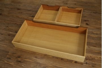 中古　DREXEL HERITAGE(ドレクセルヘリテイジ)　Triune(トライユン)シリーズ　マホガニー材の木肌が美しいワードローブ(キャビネット、収納棚、戸棚、洋服タンス)(定価約90万円)(R-062005)